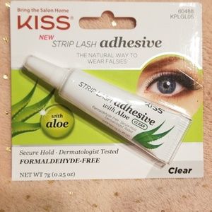 Kiss lash adhesive